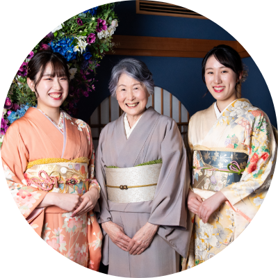 着物の女性３人